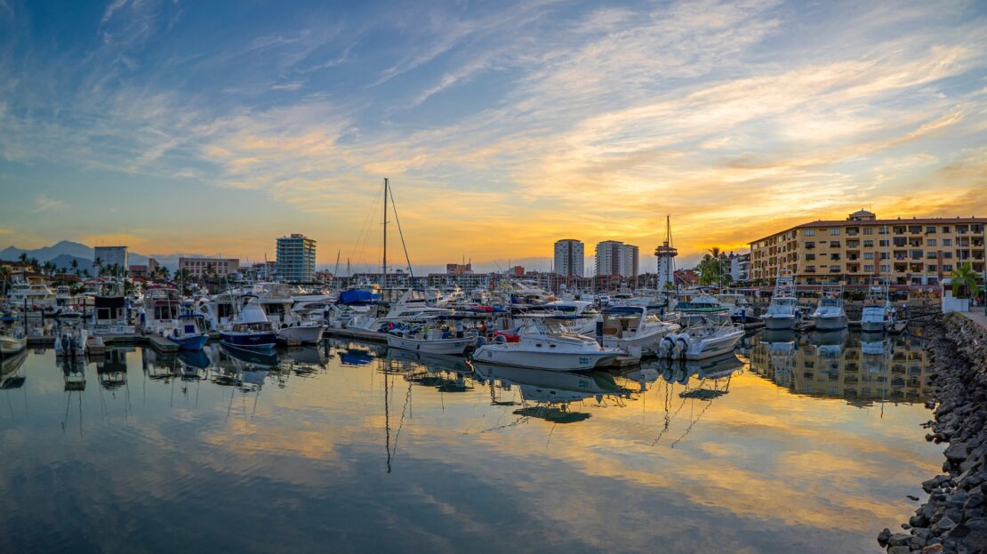 Puerto Vallarta: gastronomía, golf y lujo inmobiliario que elevan la plusvalía