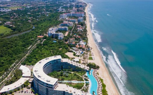 Vista aérea de la playa sobre Peninsula Nuevo Vallarta