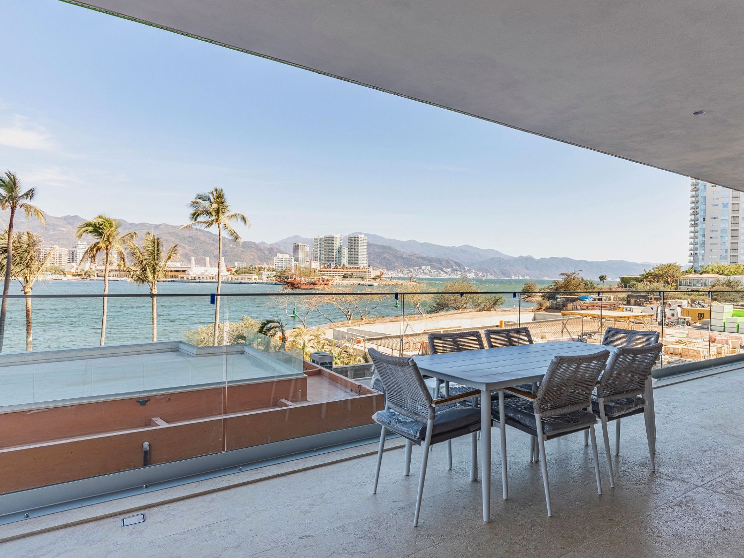 Terraza con vista al mar en Marina Towers Puerto vallarta