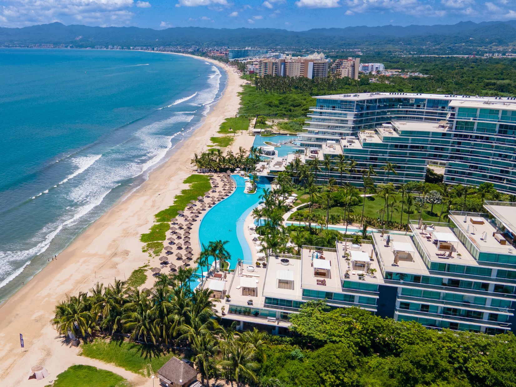 Vista aerea de zona de lujo en Nuevo Vallarta